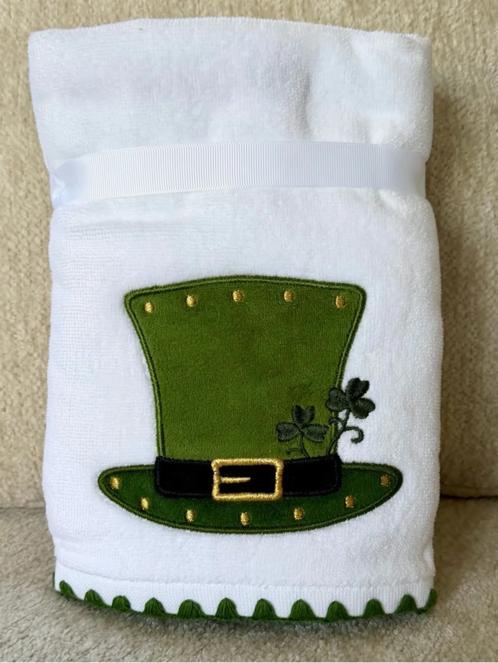 KassaDecor White Hand Towel with Green Embroidered Leprechaun Hat, Set of 2